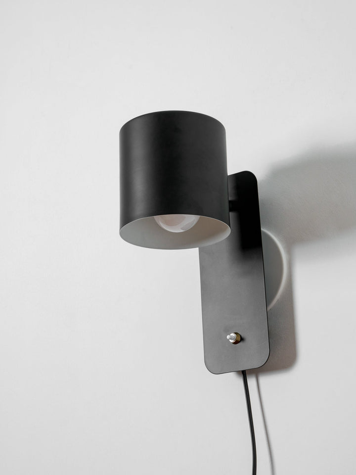 Rotbar Cylinder Vägglampa med Stickkontakt