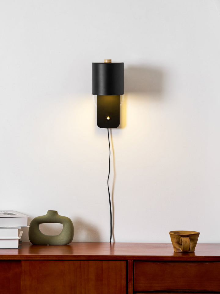 Rotbar Cylinder Vägglampa med Stickkontakt
