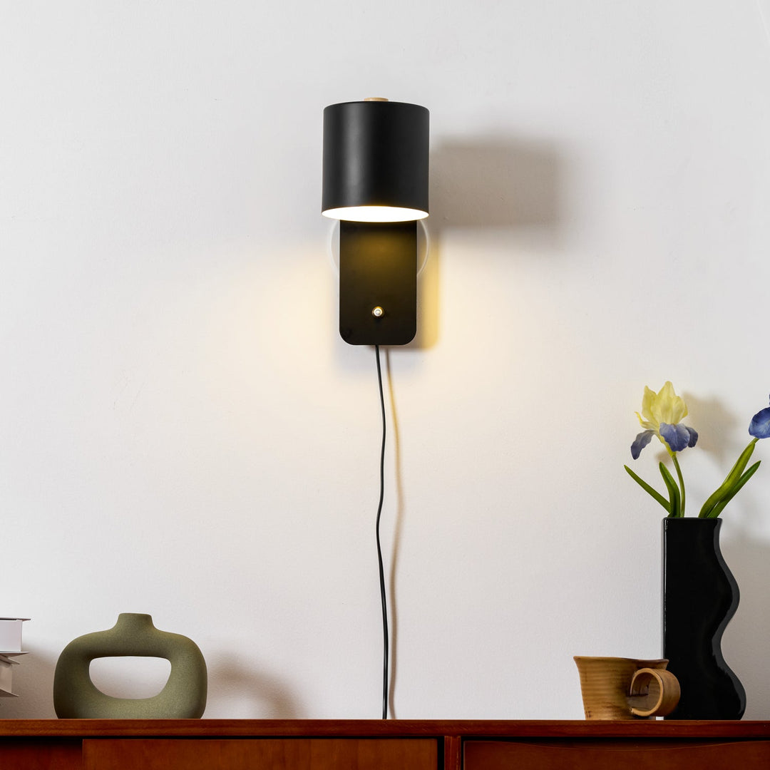 Rotbar Cylinder Vägglampa med Stickkontakt
