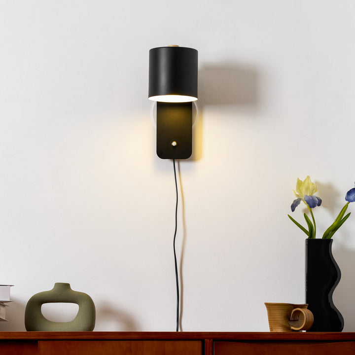 Rotbar Cylinder Vägglampa med Stickkontakt