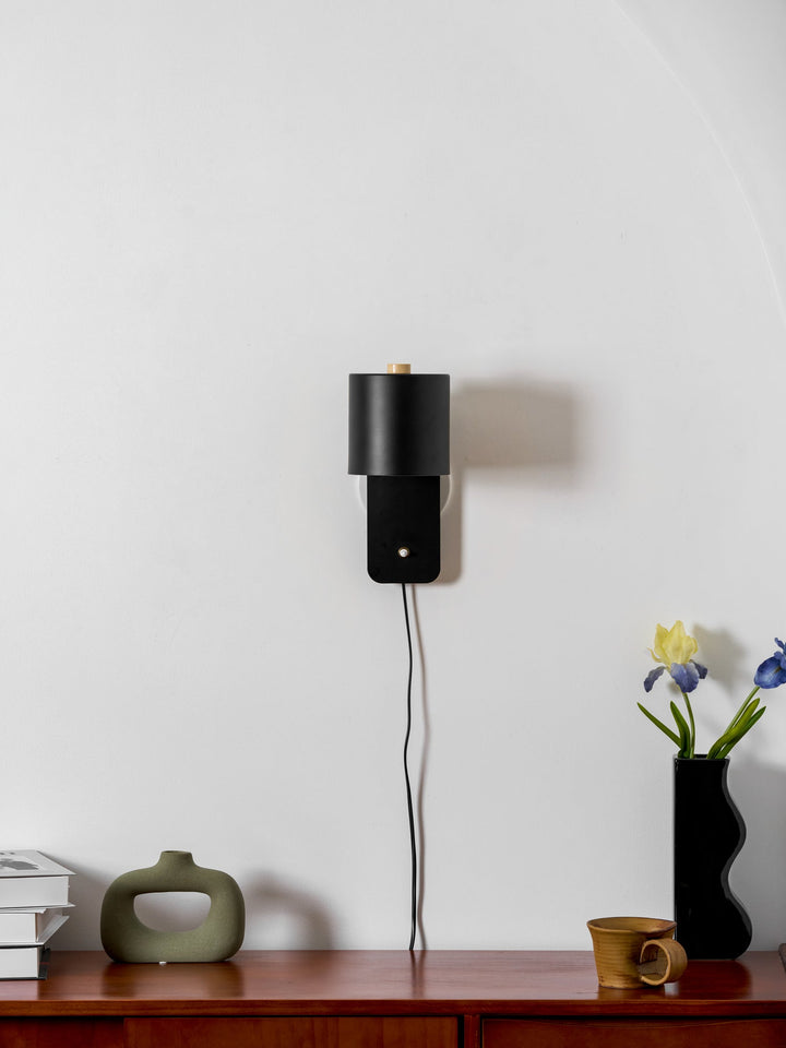 Rotbar Cylinder Vägglampa med Stickkontakt