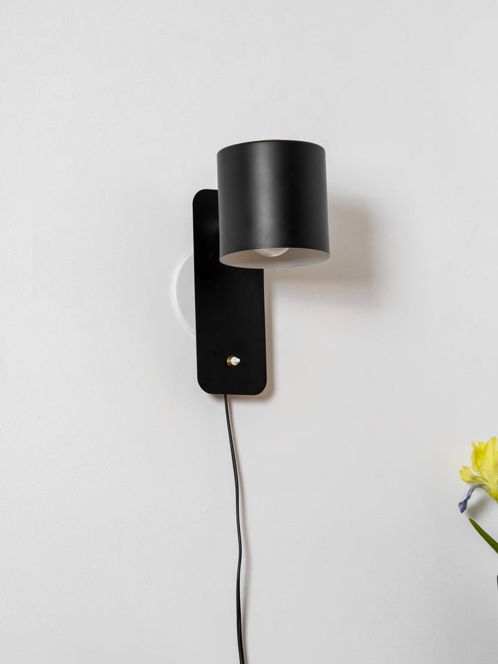 Rotbar Cylinder Vägglampa med Stickkontakt