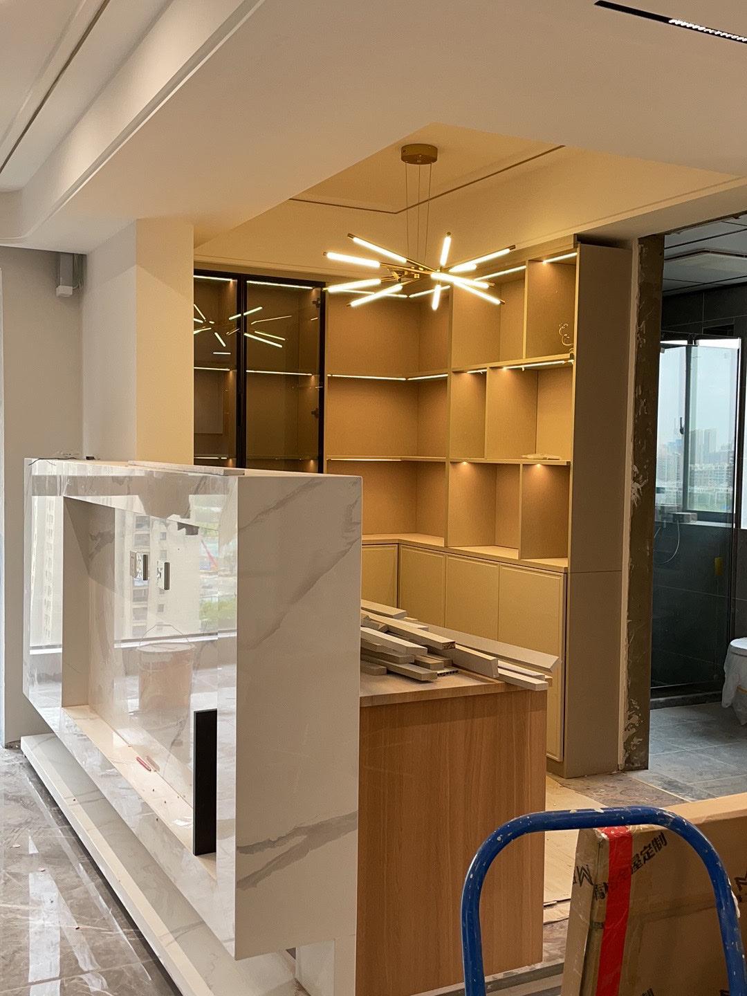 Rotbar LED Kandelaber