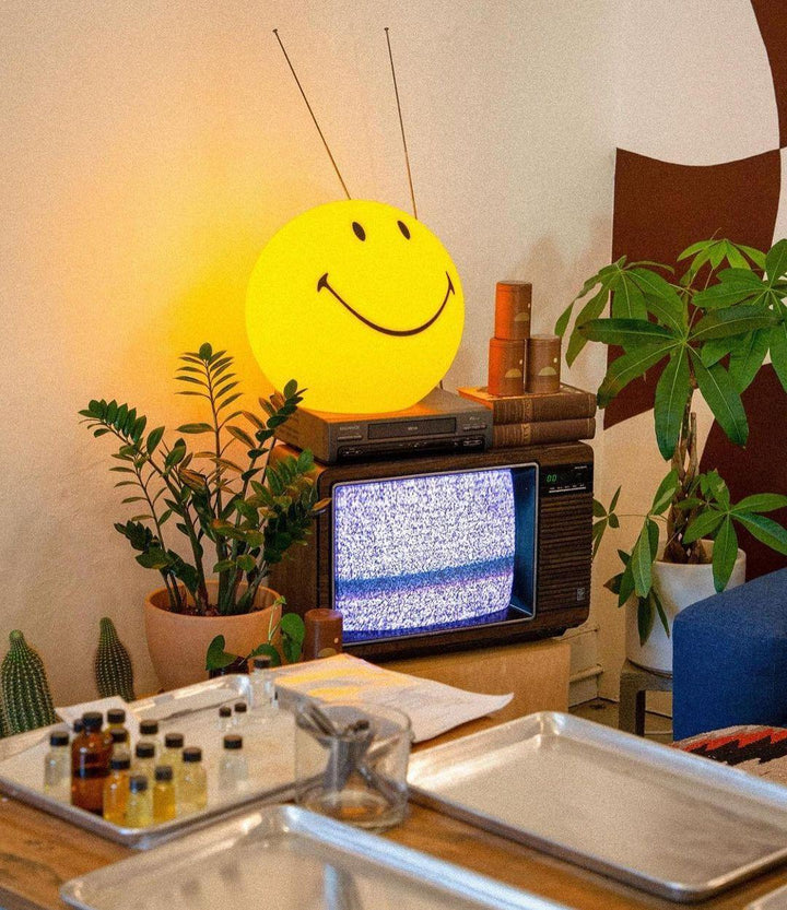 Leende Uppladdningsbar Bordslampa