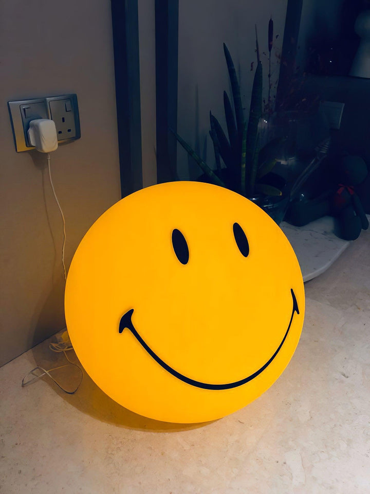 Leende Uppladdningsbar Bordslampa