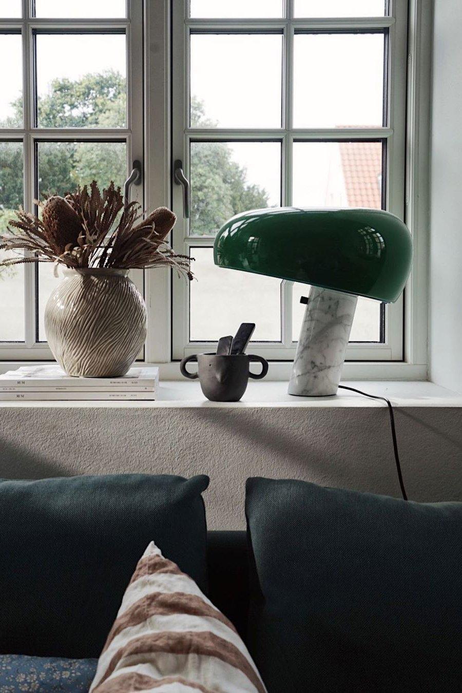 Nucleus Marmor Bordslampa