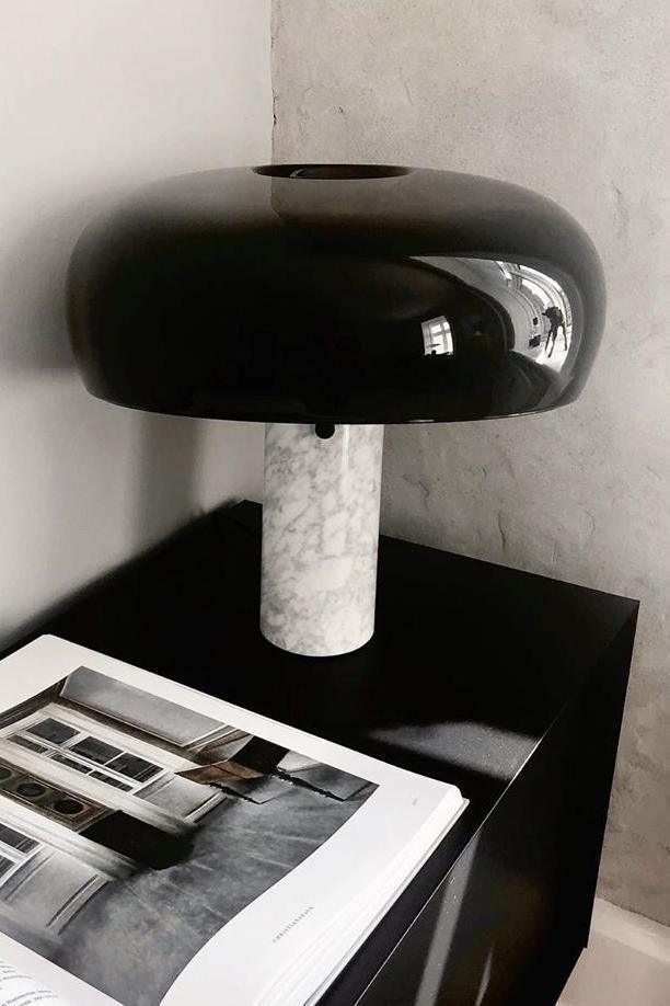 Nucleus Marmor Bordslampa