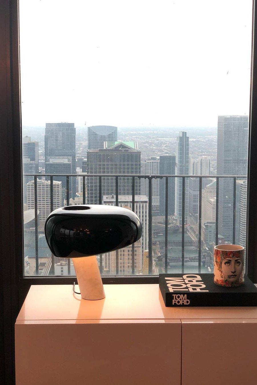 Nucleus Marmor Bordslampa