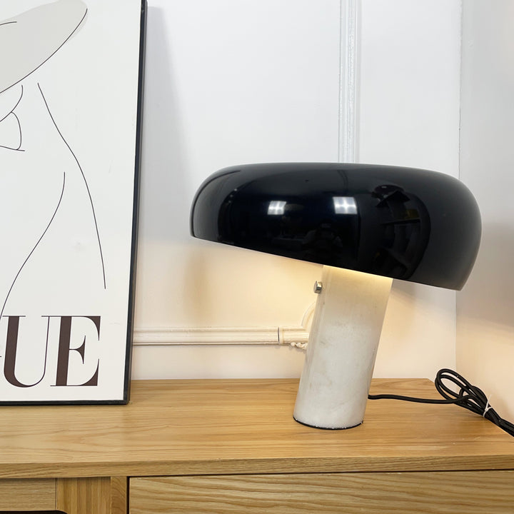 Nucleus Marmor Bordslampa