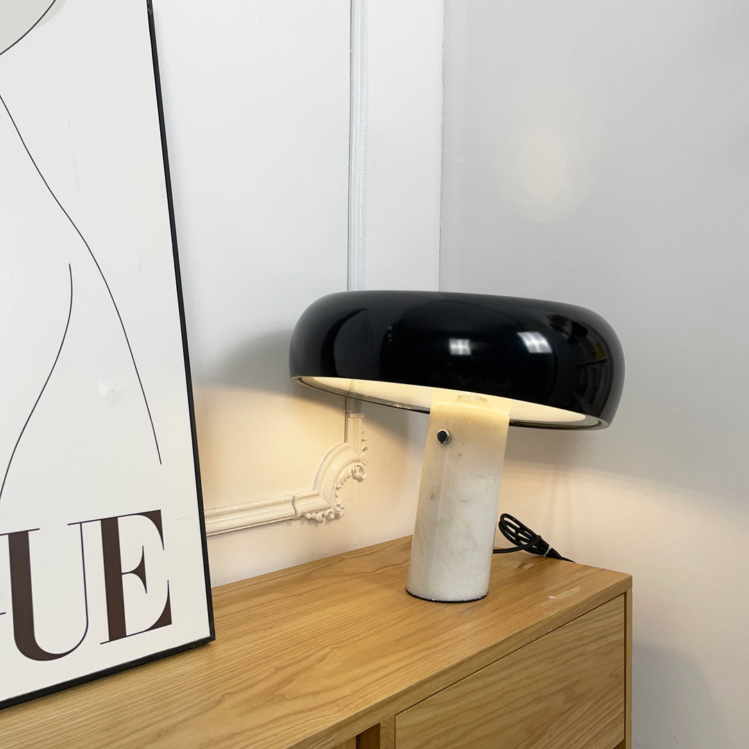 Nucleus Marmor Bordslampa