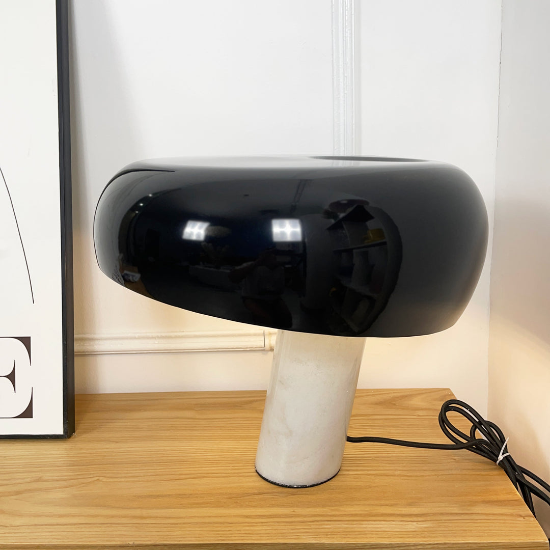 Nucleus Marmor Bordslampa