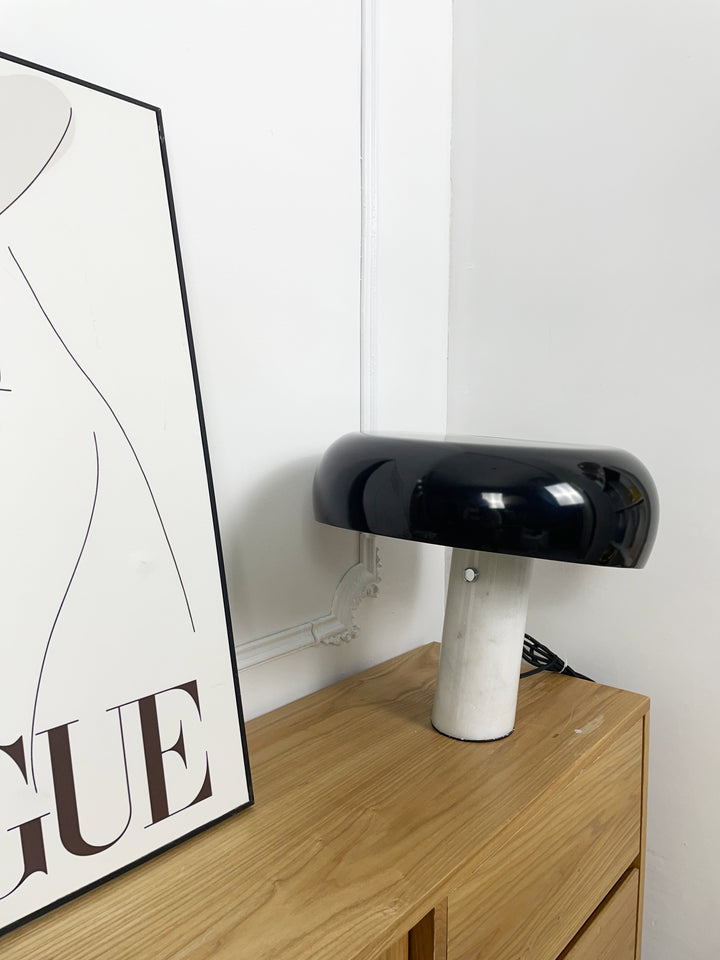 Nucleus Marmor Bordslampa