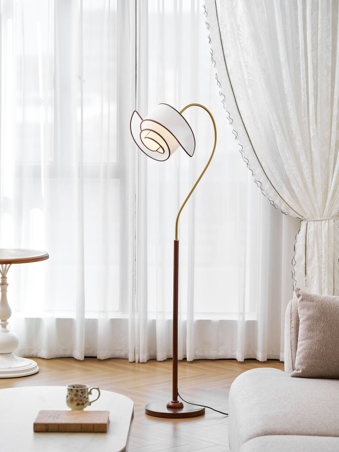 Stelmo Böjd Hals Golvlampa
