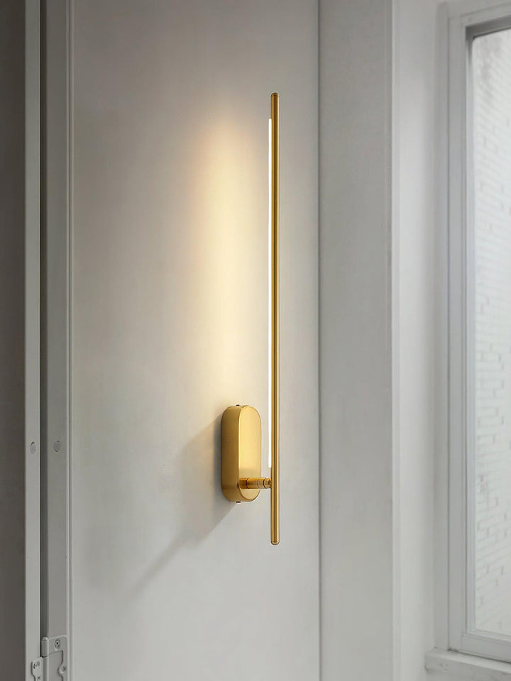 Stickformad Metallvägglampa
