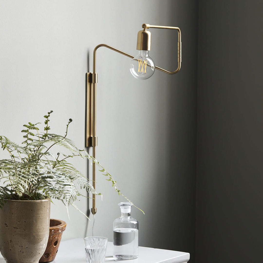 Svängande Vägglampa