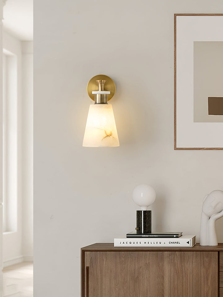 Taperad Alabaster Vägglampa