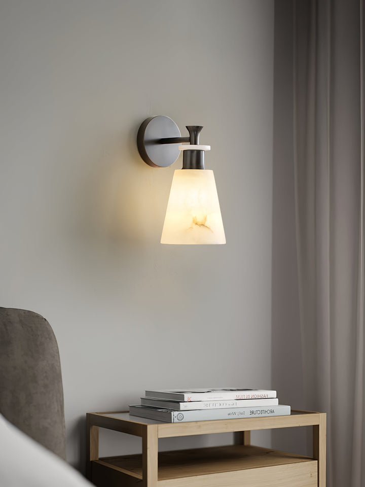 Taperad Alabaster Vägglampa