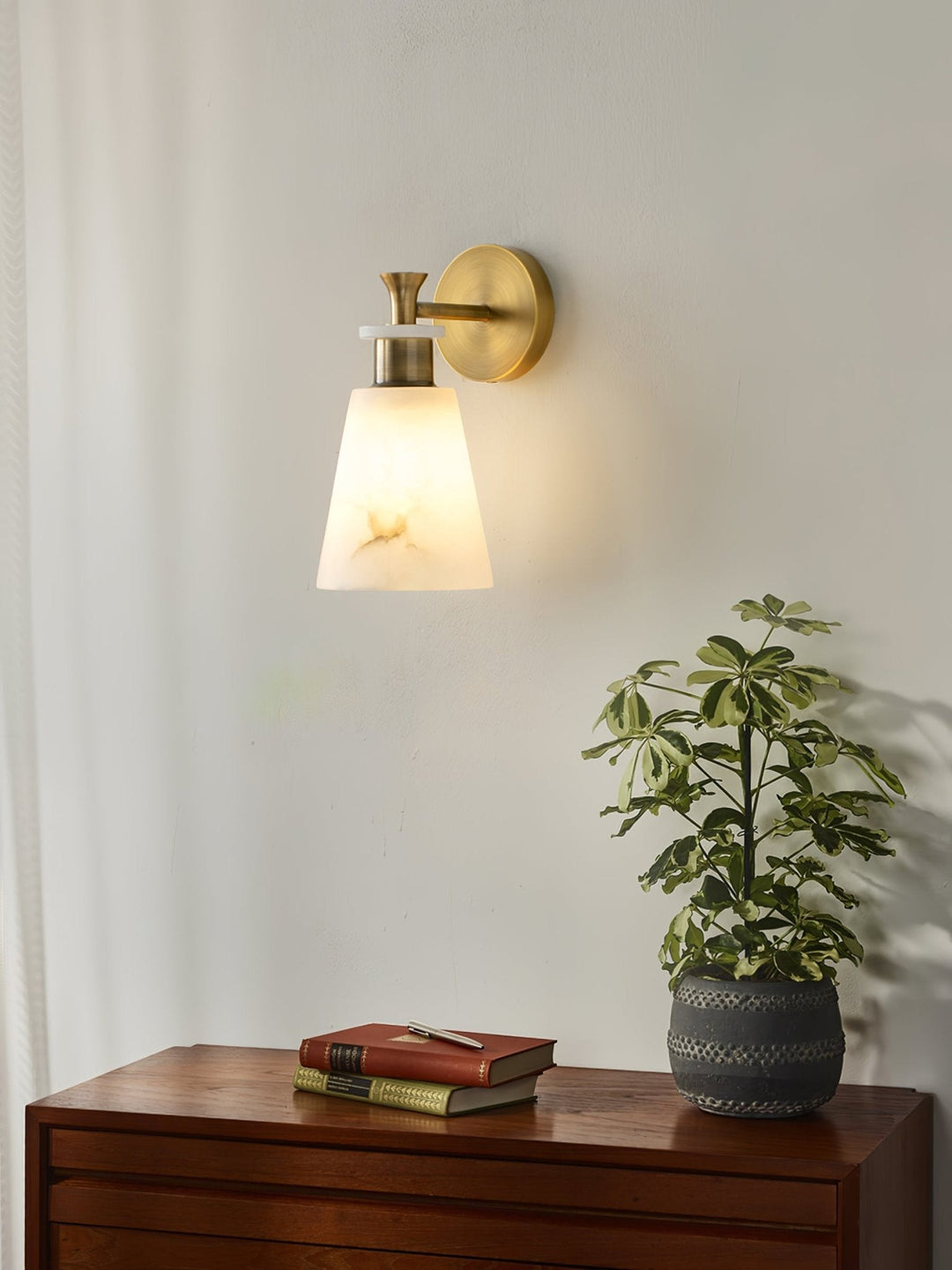 Taperad Alabaster Vägglampa