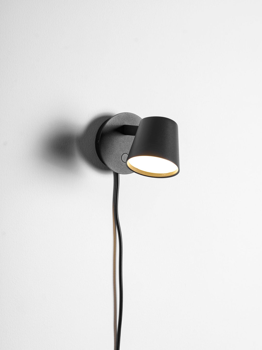 Tip Plug-In Vägglampa