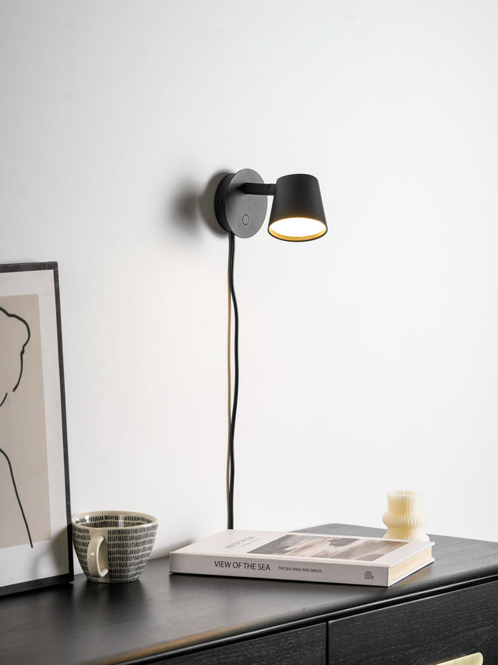 Tip Plug-In Vägglampa