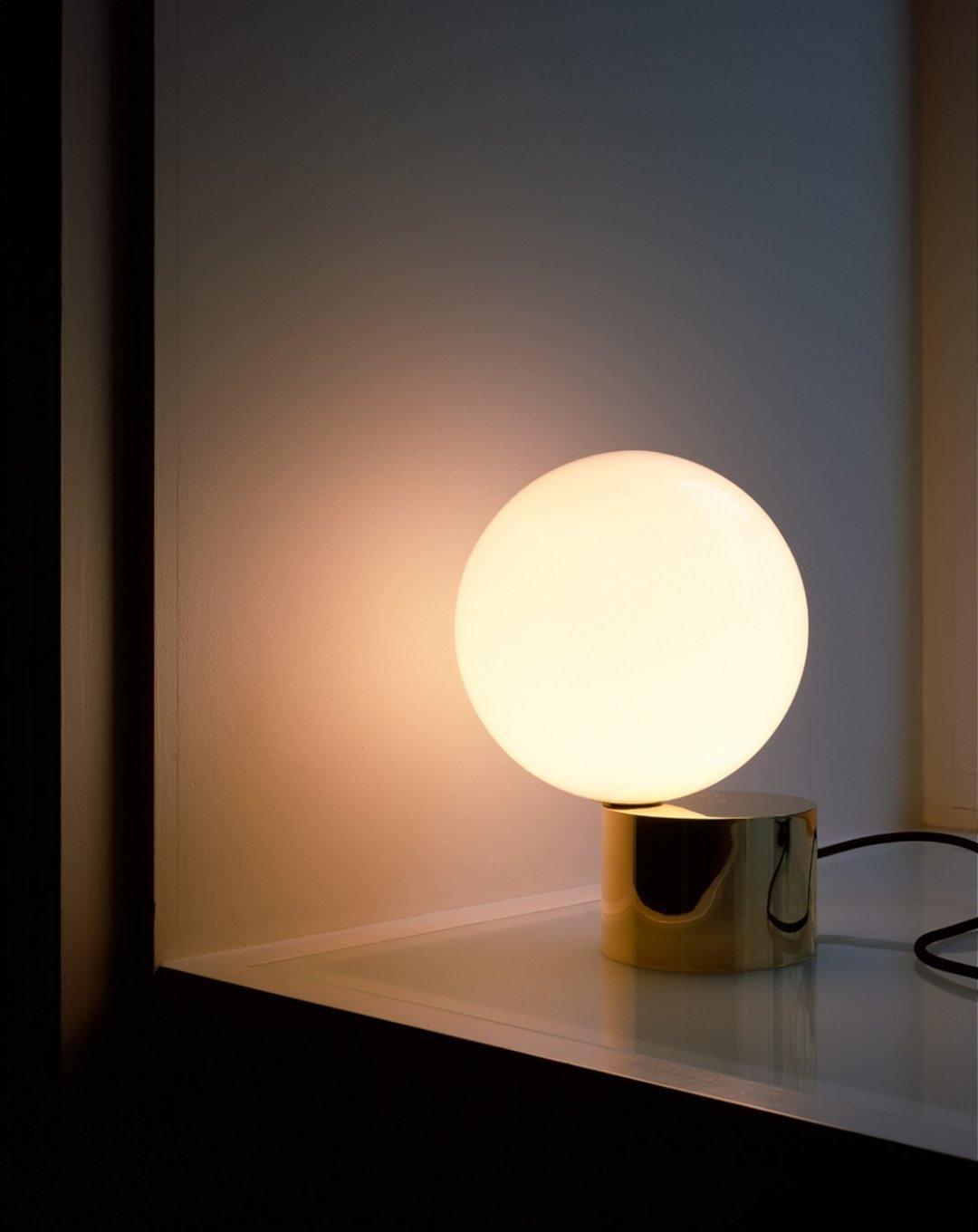 Tip of The Tongue Bordslampa