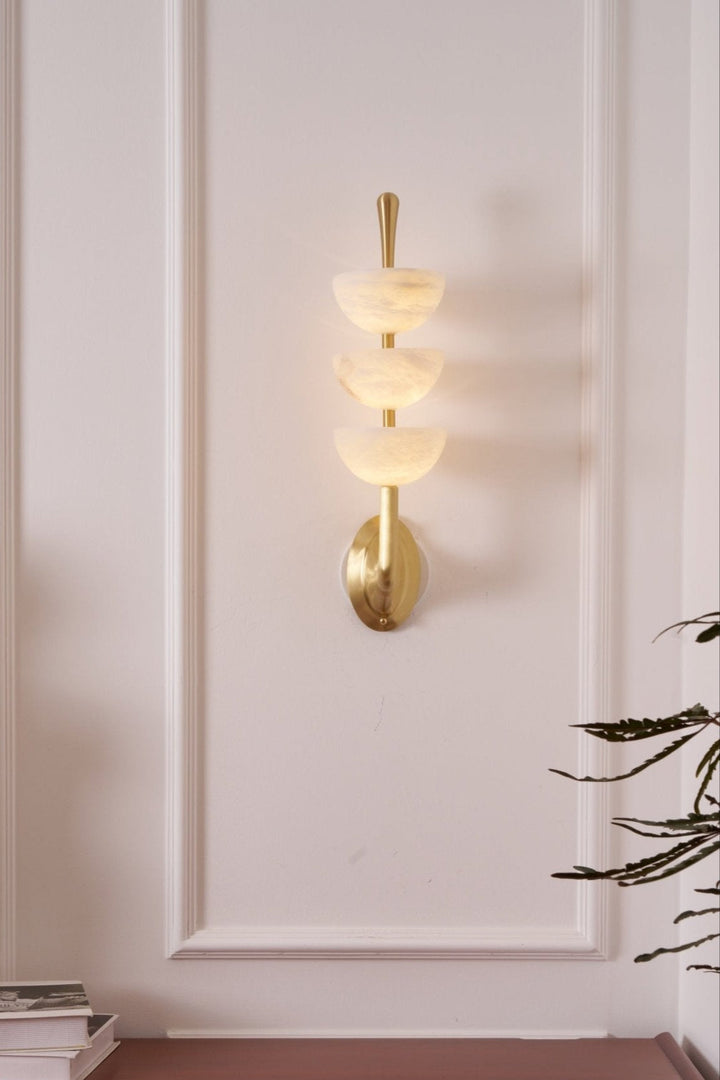 Triple Alabaster Vägglampa