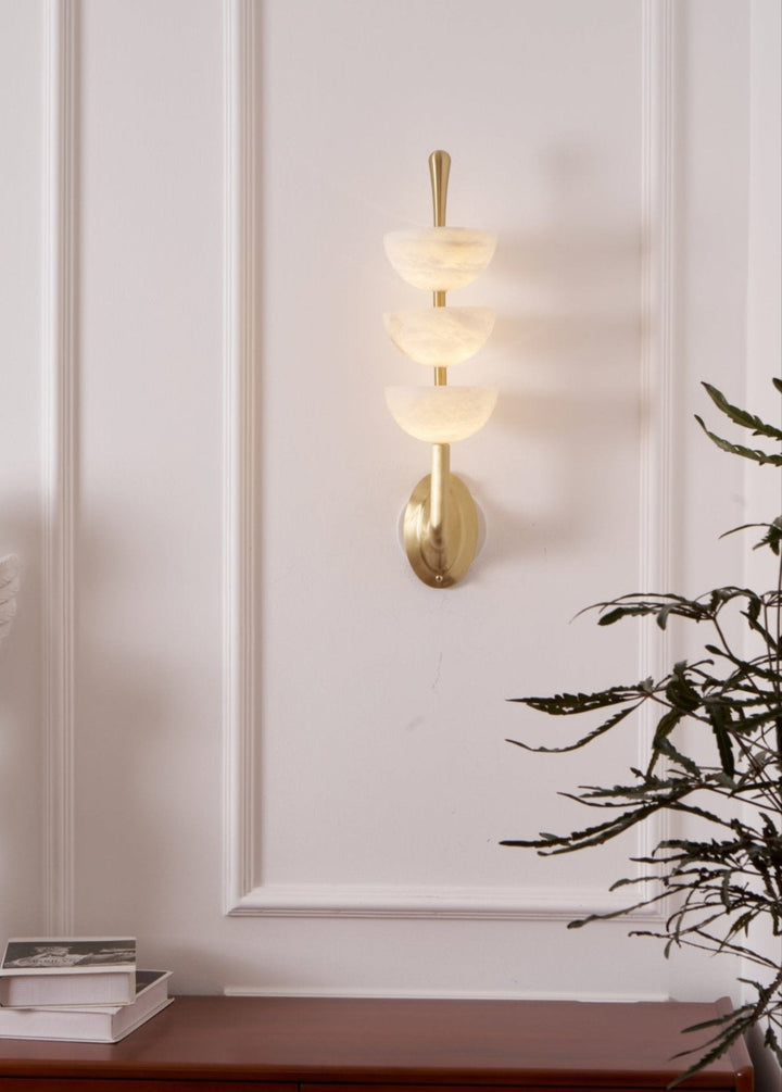 Triple Alabaster Vägglampa