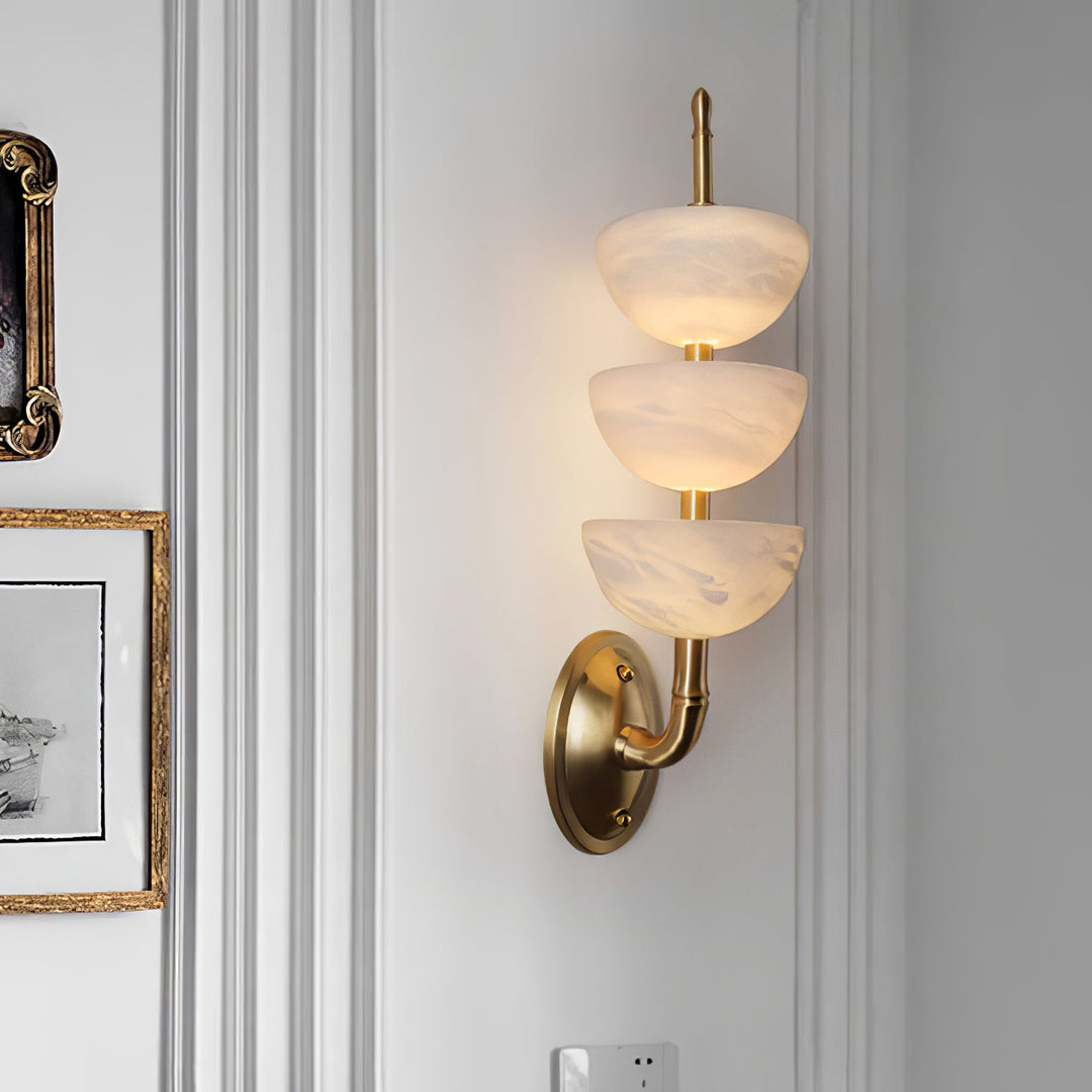 Triple Alabaster Vägglampa