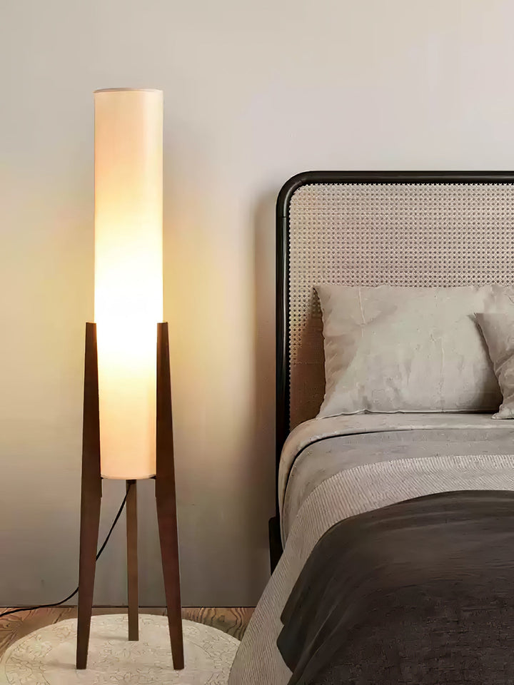 Tripod Valnöt Golvlampa