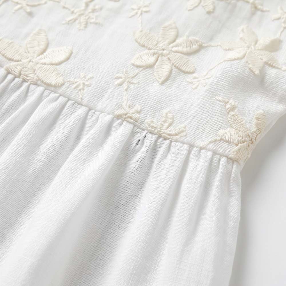 Floralé – Kobieca Blus z Haftowanymi Kwiatami w Stilu Peplum