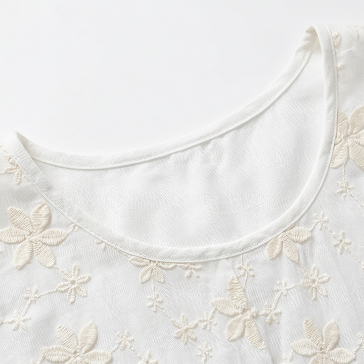 Floralé – Kobieca Blus z Haftowanymi Kwiatami w Stilu Peplum