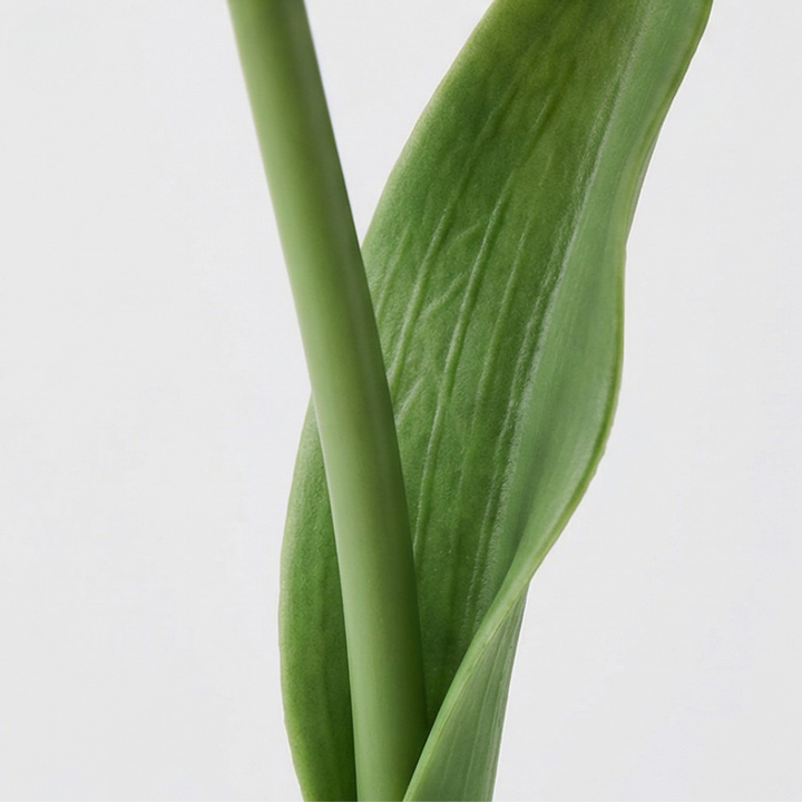 Bloomora – Lampa LED i form av tulipana z ceramiczną wazonem