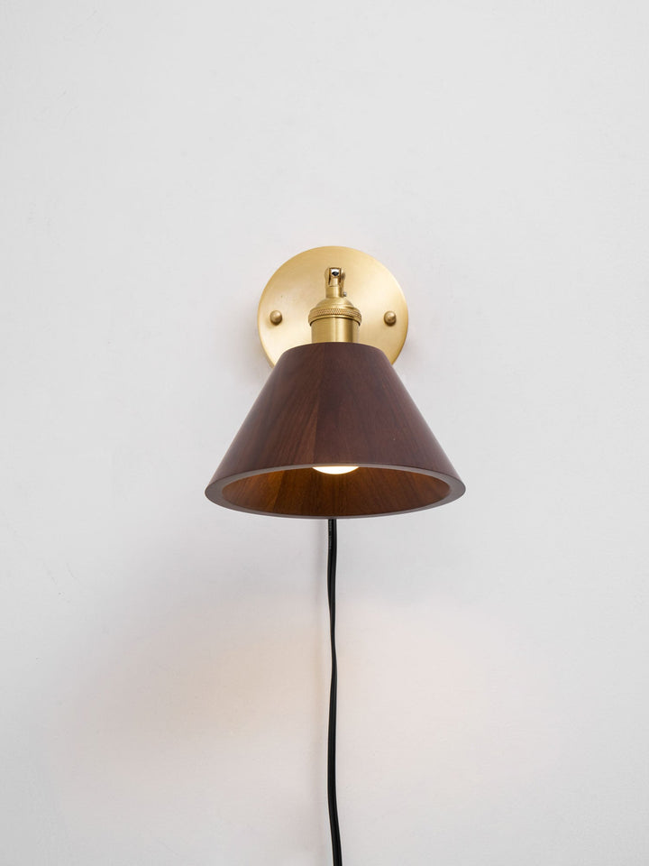 Vintage Trä Vägglampa Med Kontakt
