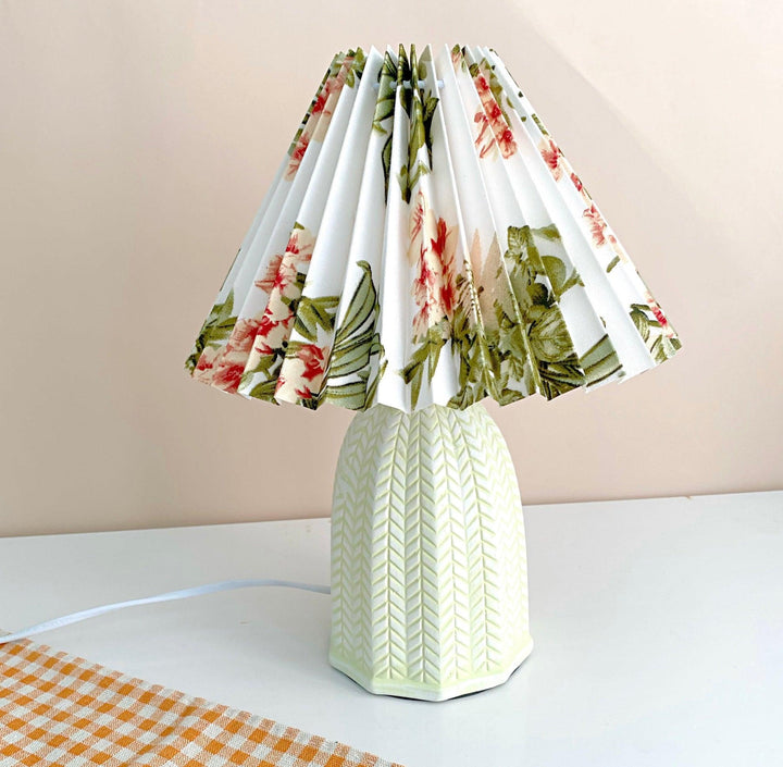 Vintage Fållad Bordslampa