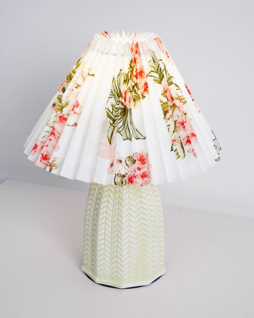 Vintage Fållad Bordslampa