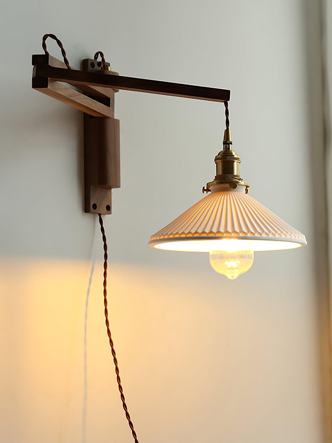Valnöt Swing Arm Vägglampa