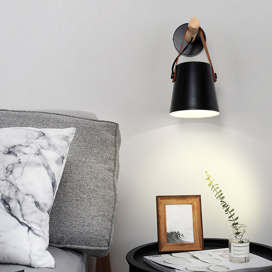Träkonisk Vägglampa