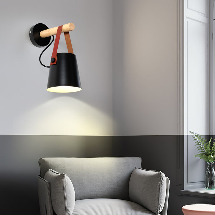 Träkonisk Vägglampa