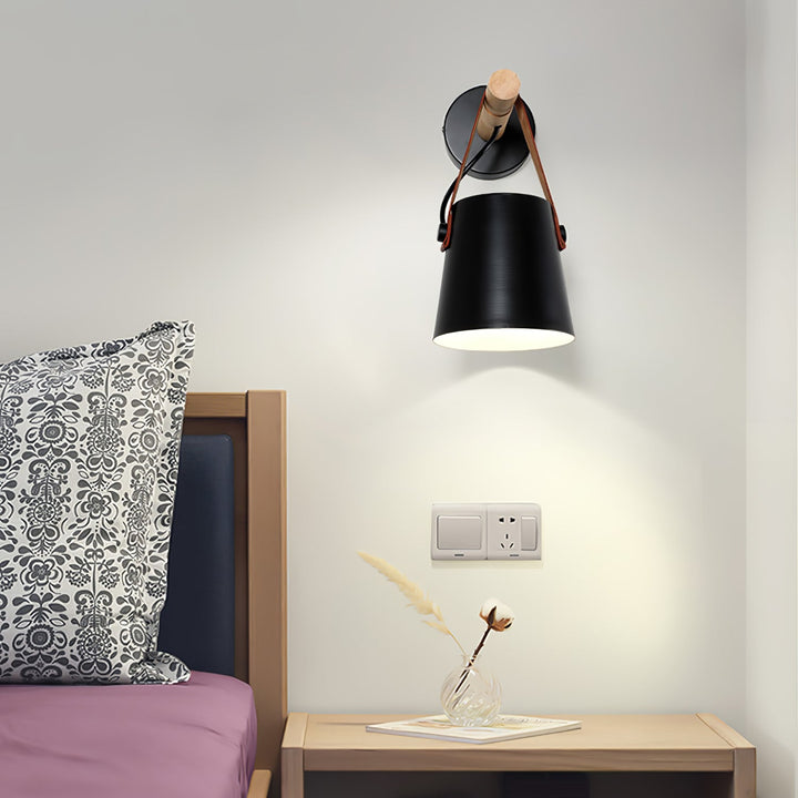 Träkonisk Vägglampa