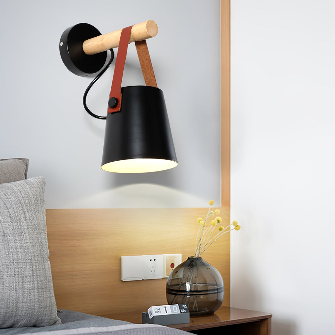 Träkonisk Vägglampa