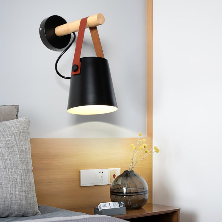 Träkonisk Vägglampa
