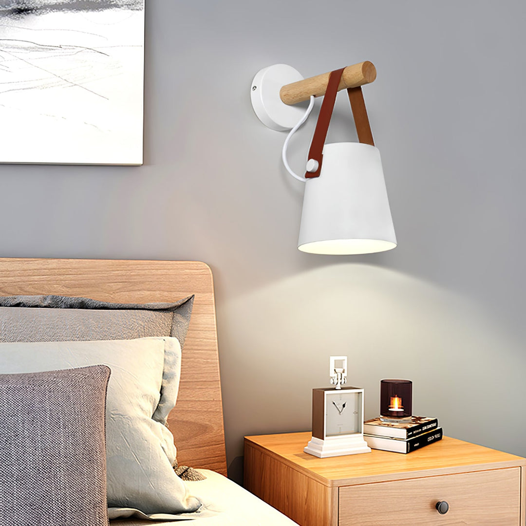 Träkonisk Vägglampa