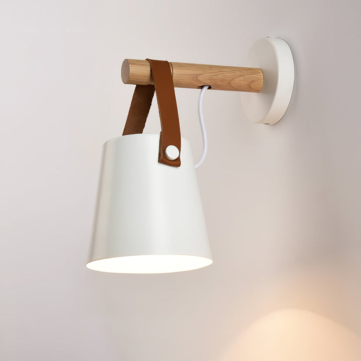 Träkonisk Vägglampa