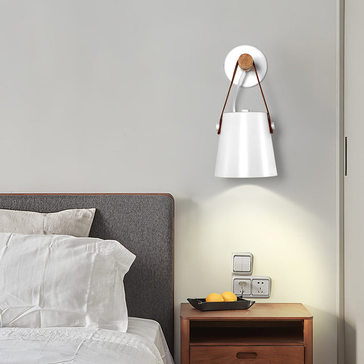 Träkonisk Vägglampa