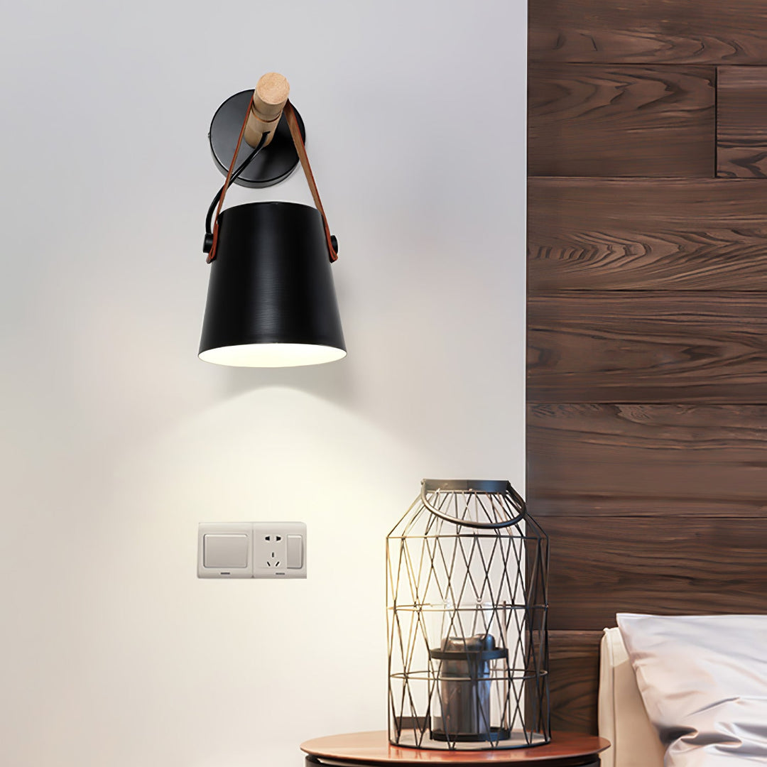 Träkonisk Vägglampa