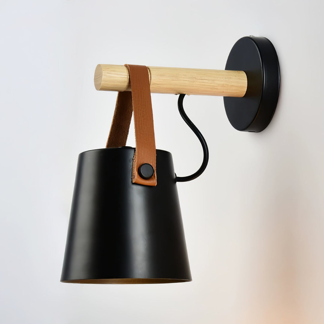 Träkonisk Vägglampa