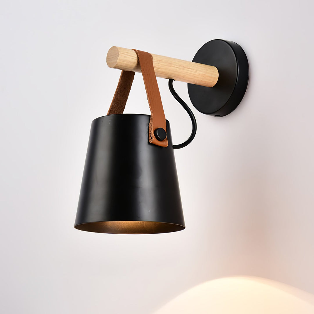 Träkonisk Vägglampa