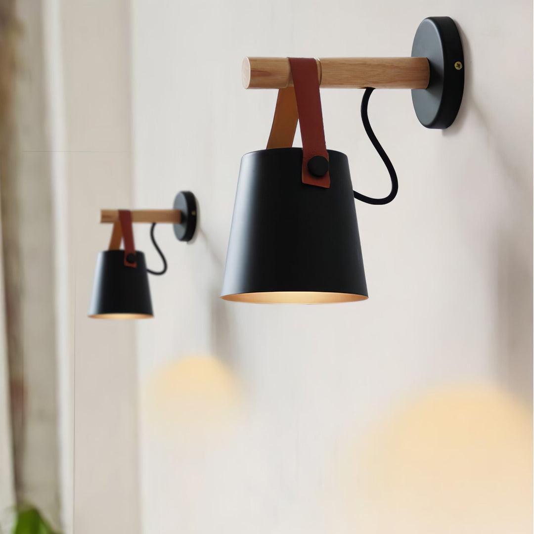 Träkonisk Vägglampa