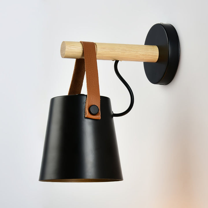 Träkonisk Vägglampa