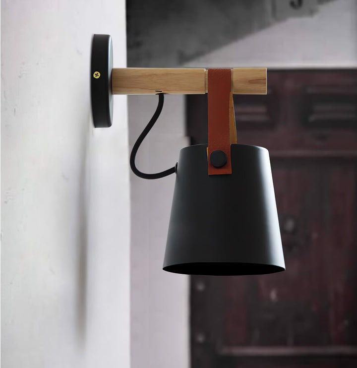 Träkonisk Vägglampa